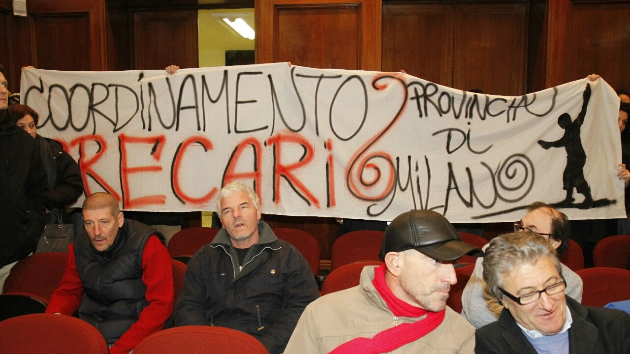 Una protesta dei dipendenti della Provincia di Milano