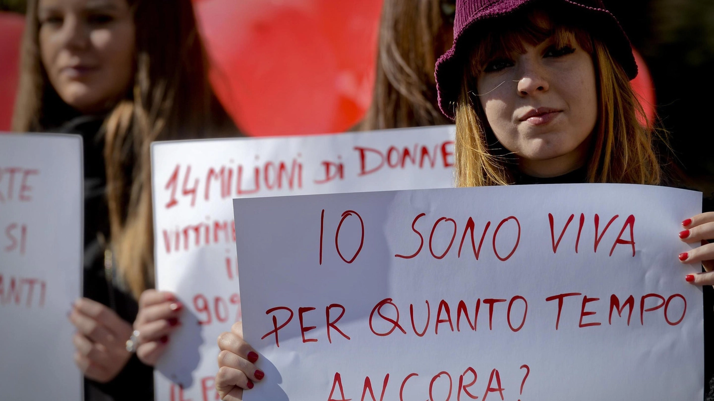 Flash mob a Napoli contro la violenza sulle donne