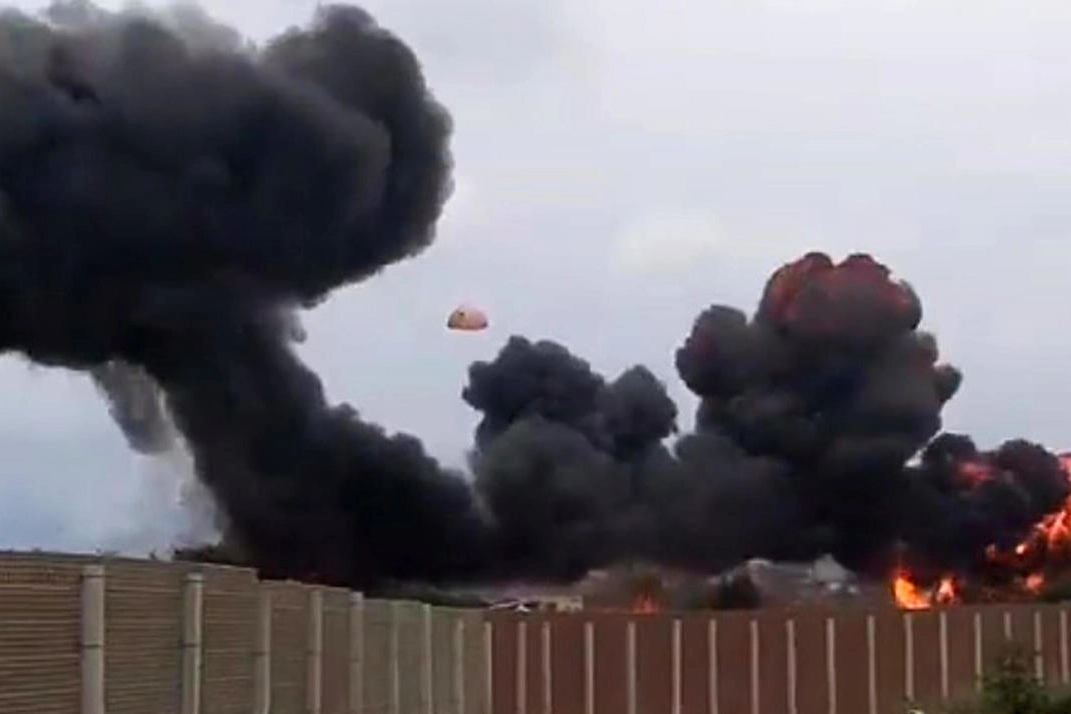 L’esplosione in volo del jet MB-339 che ha investito l’auto della famiglia Origliasso