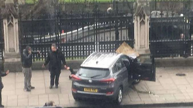 Attacco Londra: 4 morti e 20 feriti