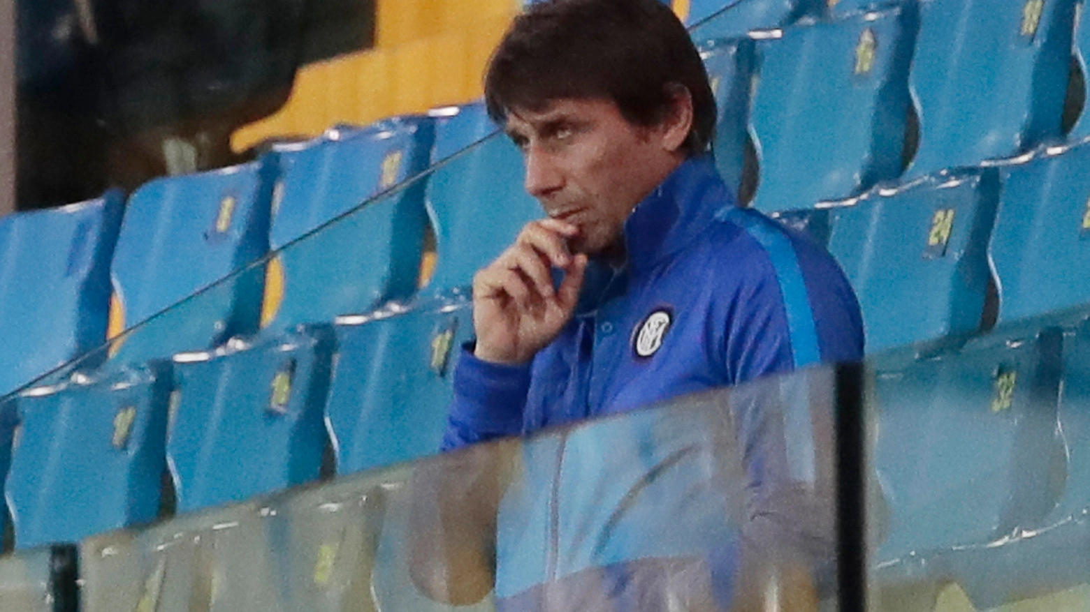 Antonio Conte in tribuna contro il Parma (Ansa)