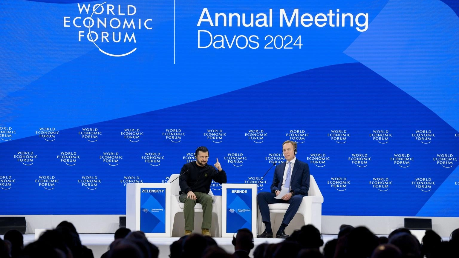 Zelensky a Davos, 'dobbiamo ottenere superiorità aerea'