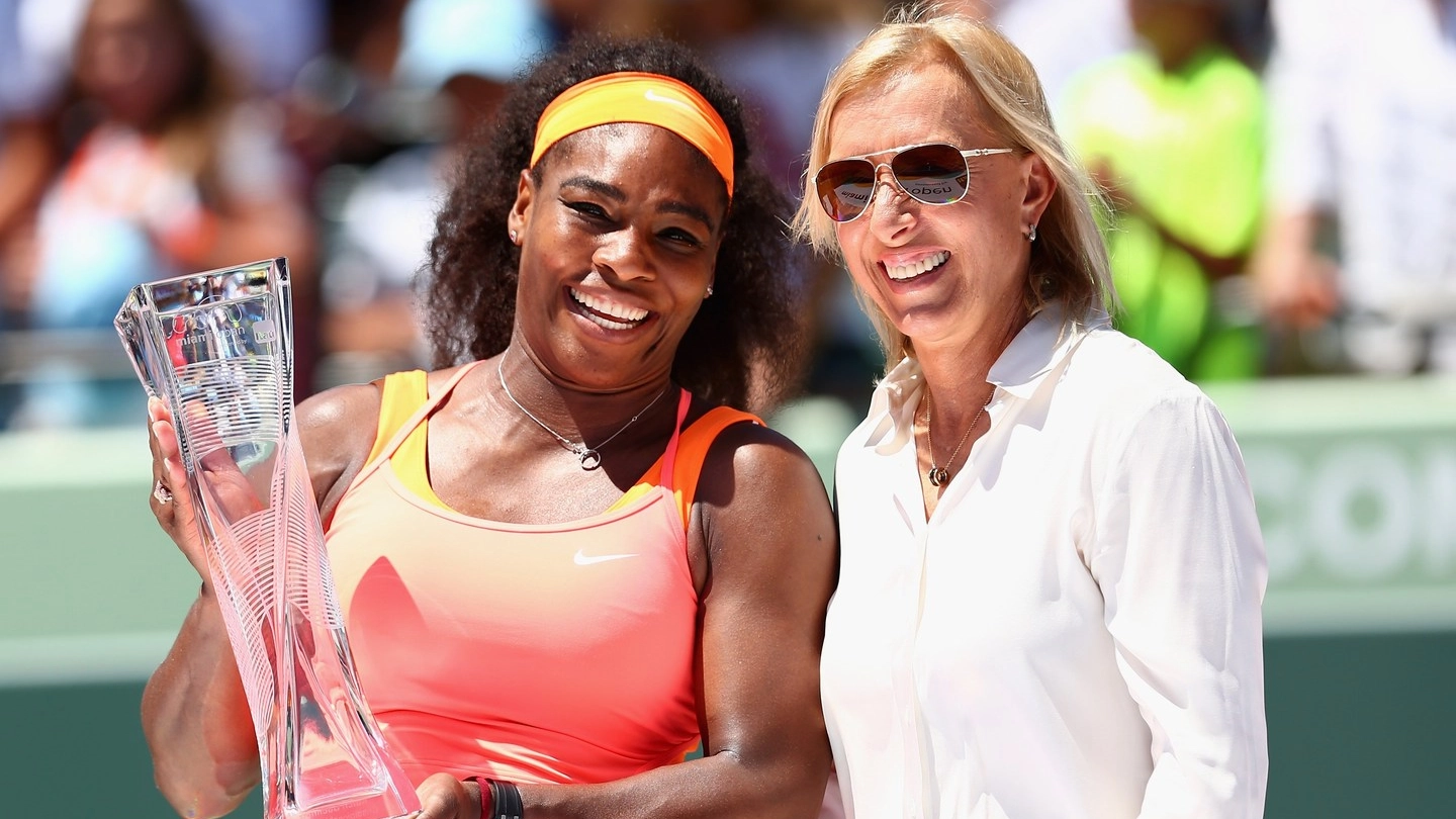 Serena Williams premiata da Martina Navratilova a Key Biscane (AFP)