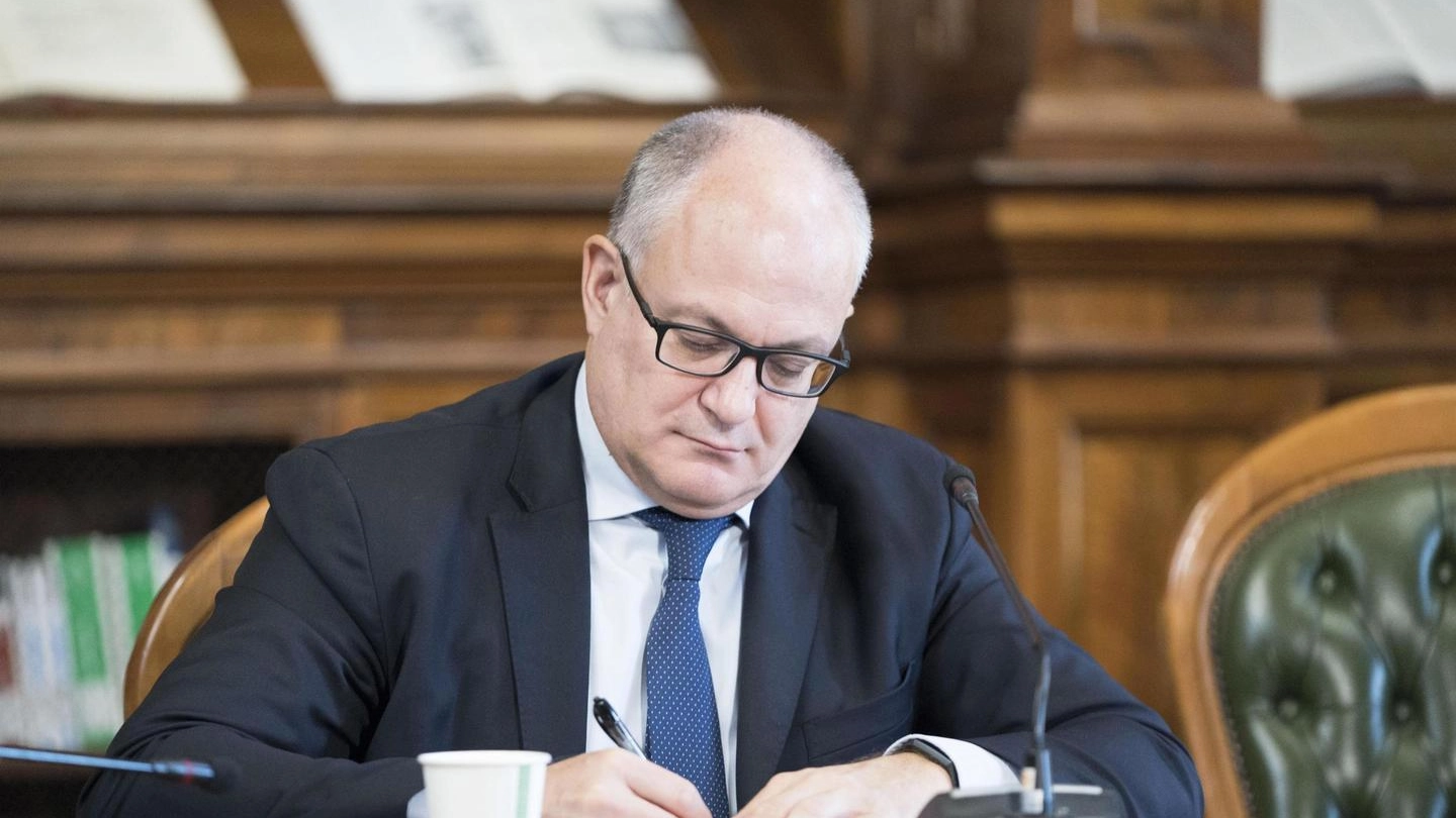 Il ministro dell'Economia Roberto Gualtieri (Ansa)