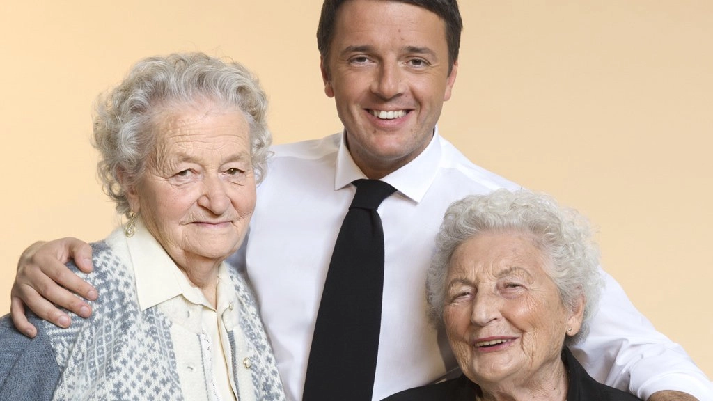 Matteo Renzi con le sue due nonne, Maria e Annamaria (Dire)