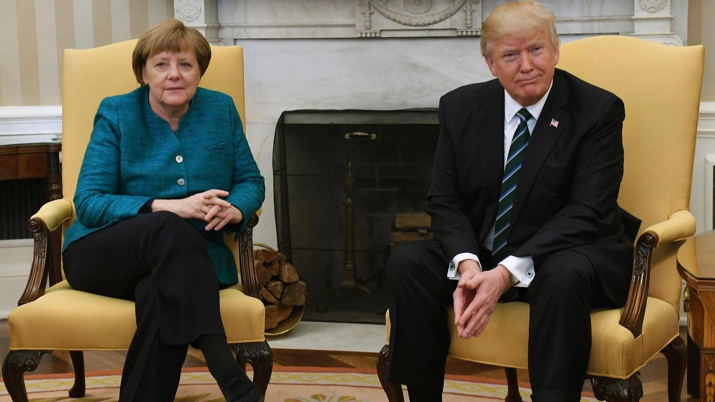 Donald Trump e Angela Merkel nello Studio Ovale (Ansa)