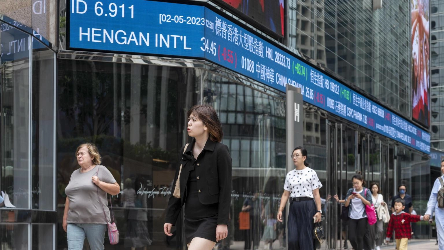 Borsa: Hong Kong negativa, apre a -0,14%