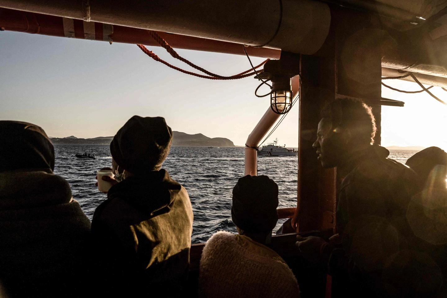 Migranti sulla Ocean Viking, prima dello sbarco a Tolone l'11 novembre (Afp)