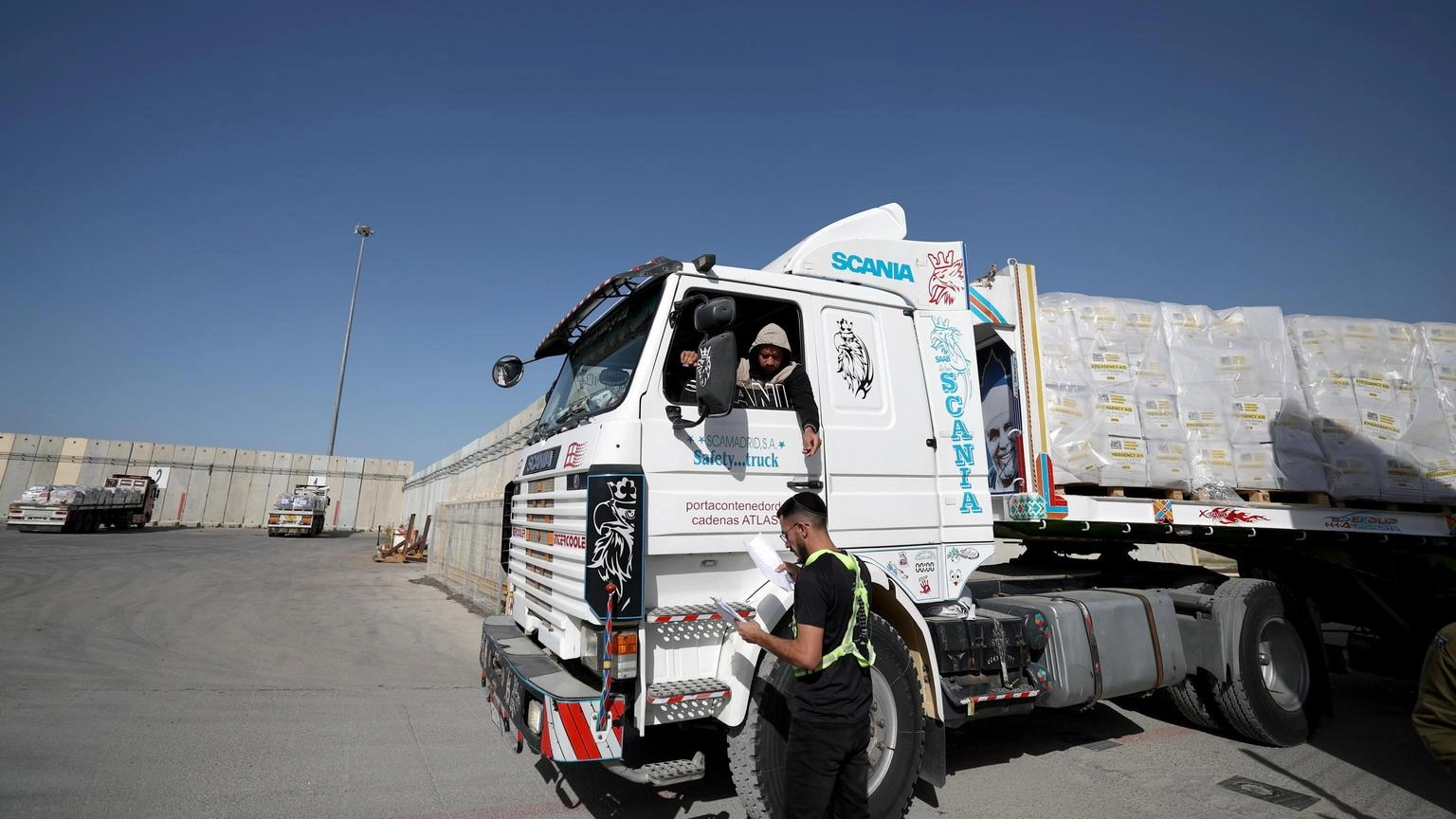 Israele, camion medicinali per Gaza saranno controllati