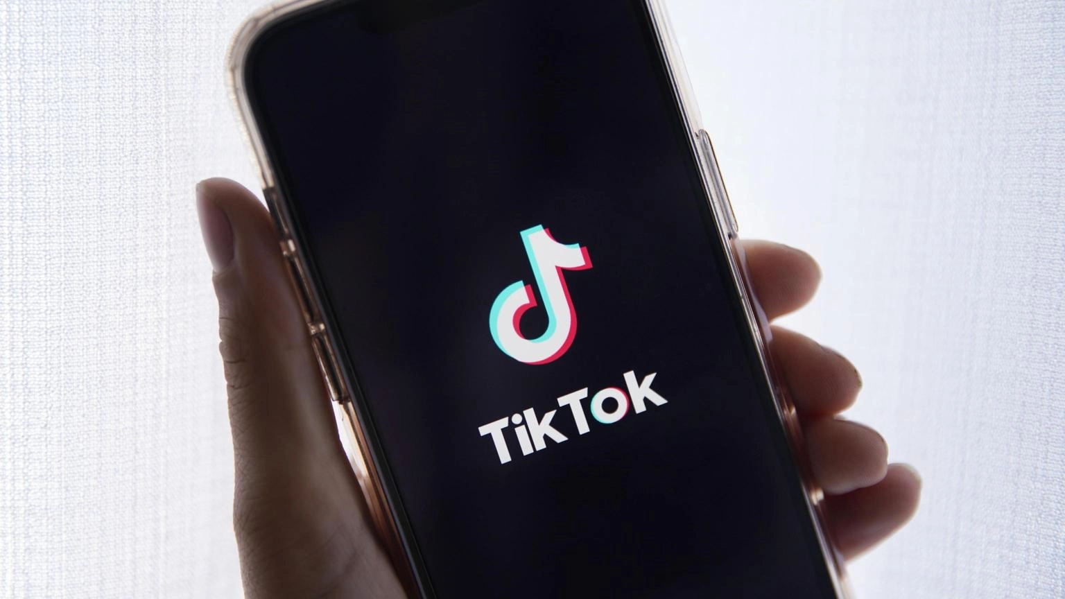Irlanda multa TikTok per 345 milioni di euro
