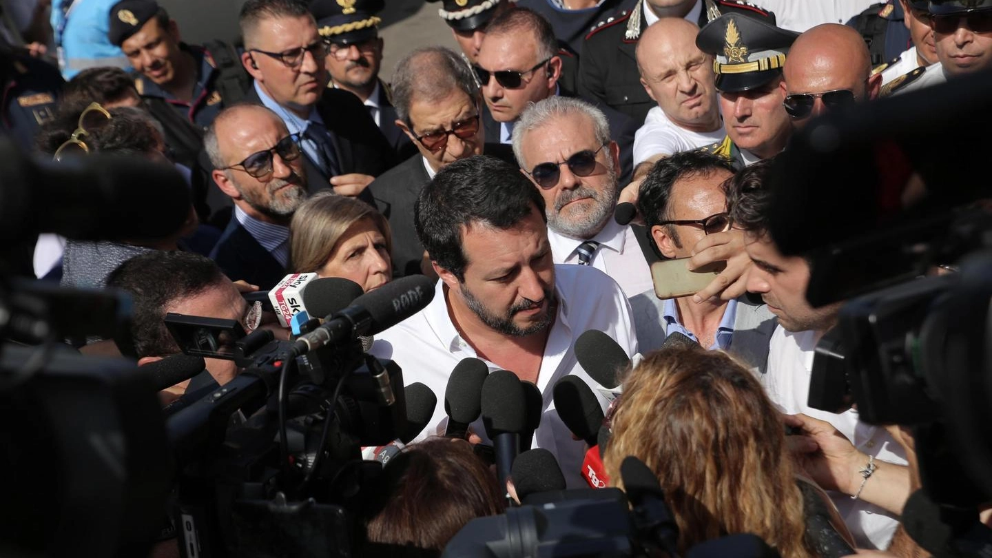 Matteo Salvini a Pozzallo (Ansa)