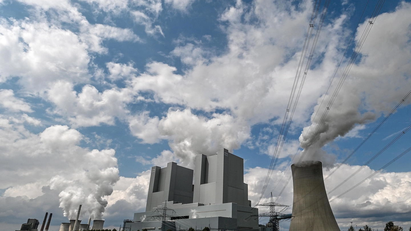 Una centrale nucleare in Germania (Ansa)
