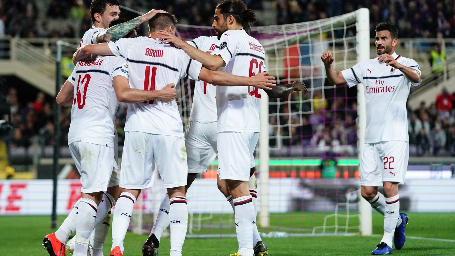 L'esultanza del Milan dopo il gol di Calhanoglu (LaPresse)