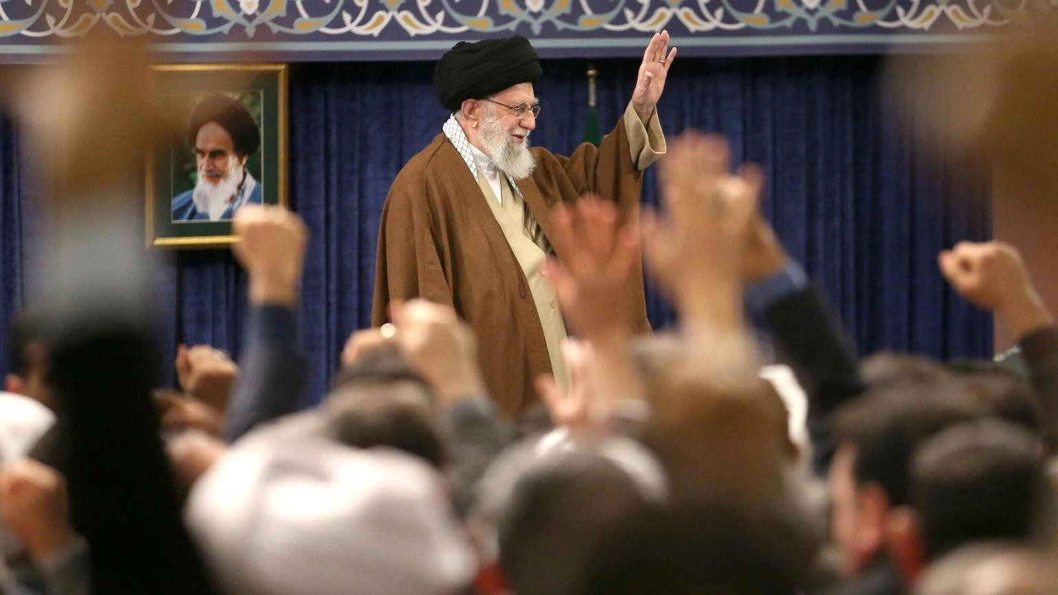 Iran: Khamenei al funerale del pasdaran ucciso da Israele