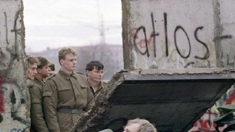 Un varco nel muro: il 9 novembre 1989, dopo 28 anni, Berlino tornò unita