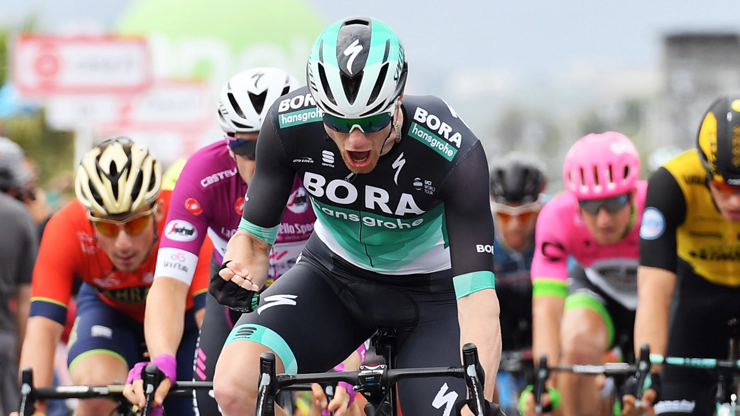 Giro d'Italia 2018, Sam Bennett vince la tappa 12 (LaPresse)