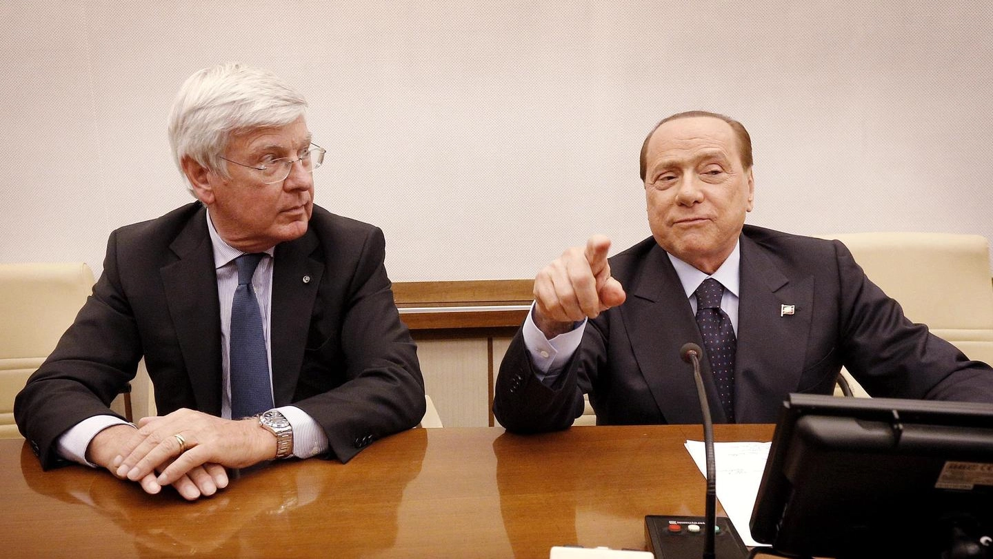 Silvio Berlusconi e Paolo Romani (Ansa)