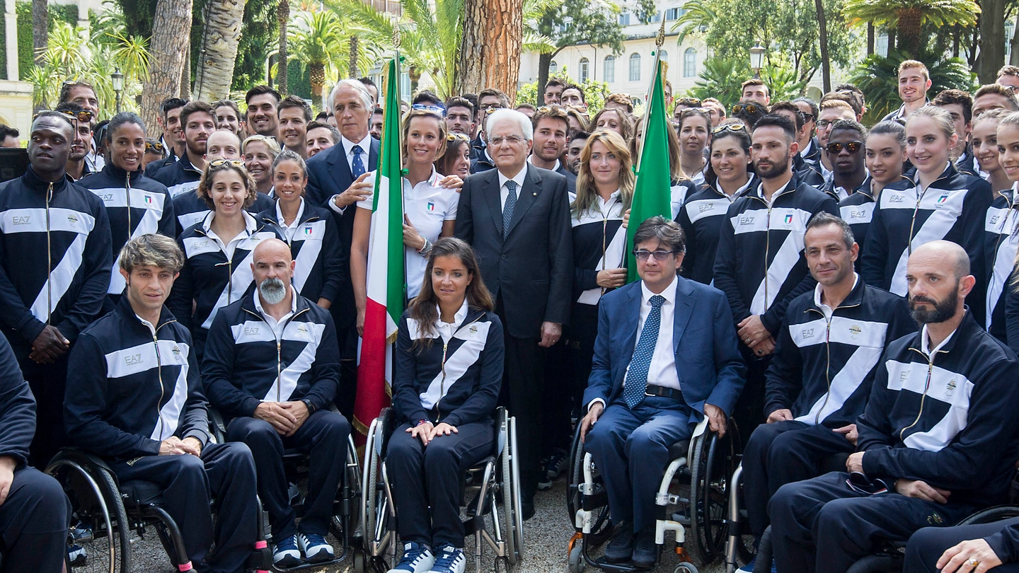 Rio 2016,  Mattarella consegna il tricolore agli azzurri (LaPresse)