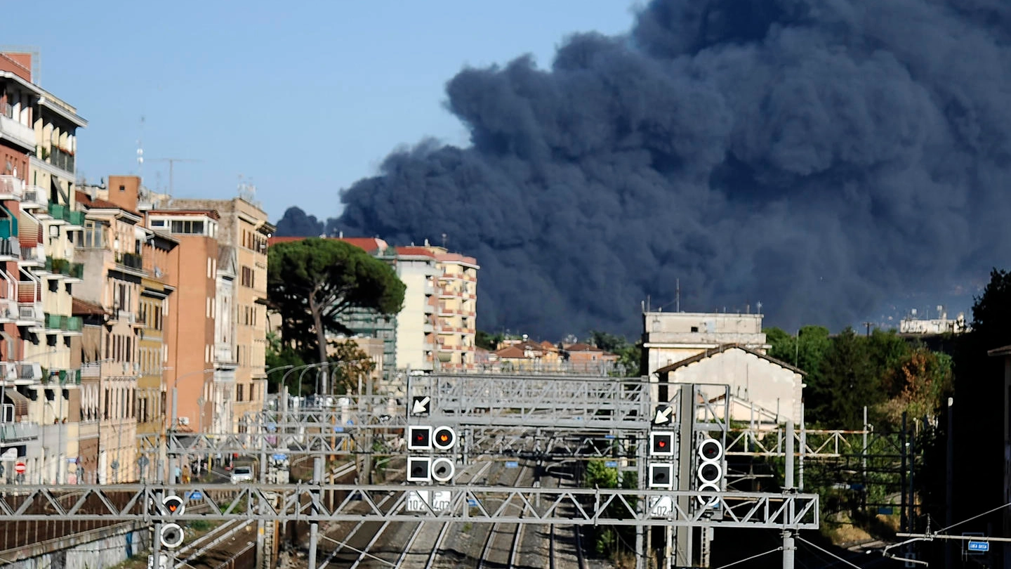 Il maxi incendio del 9 luglio a Centocelle, Roma