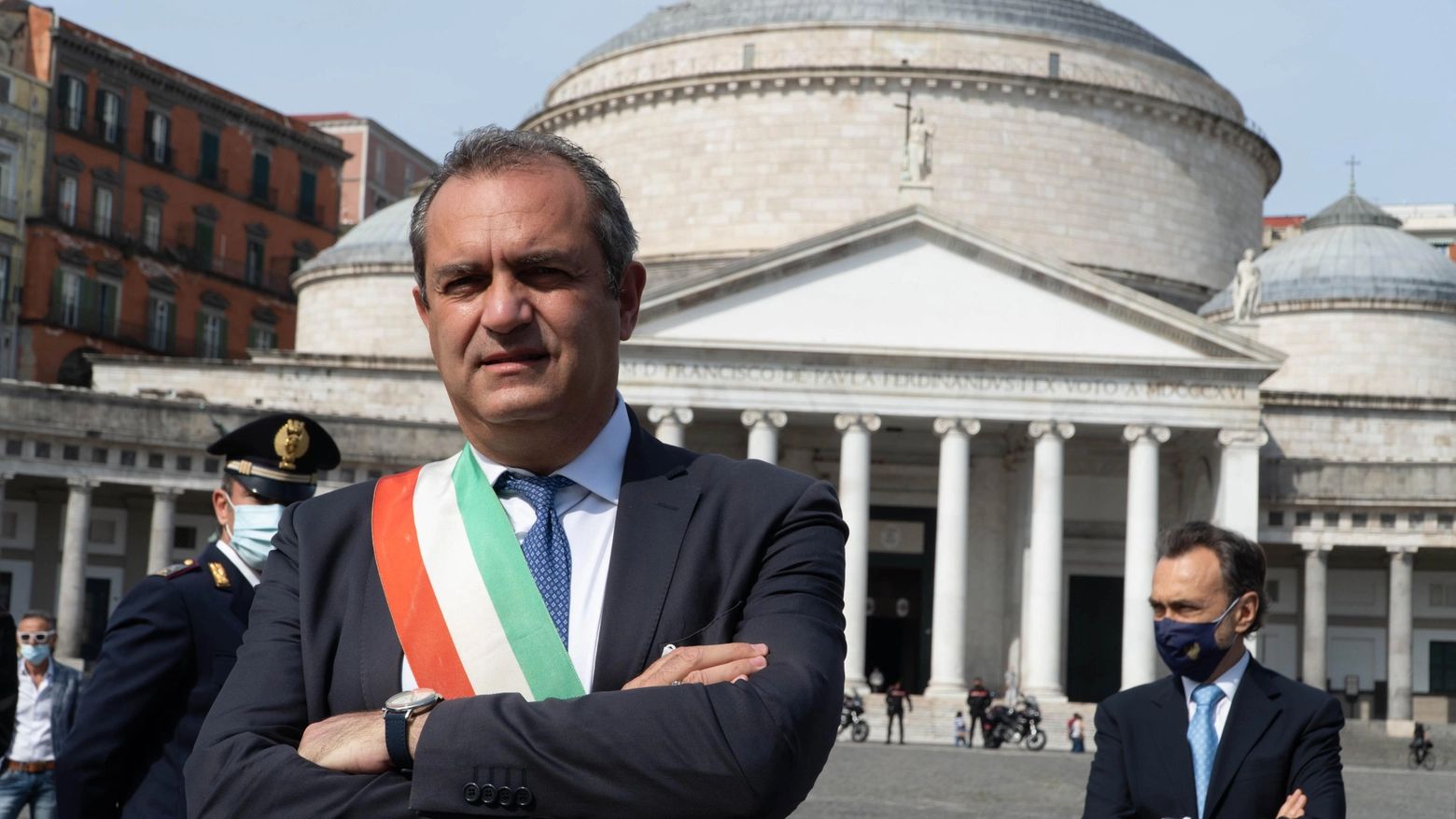 Il sindaco de Magistris in piazza Plebiscito a Napoli