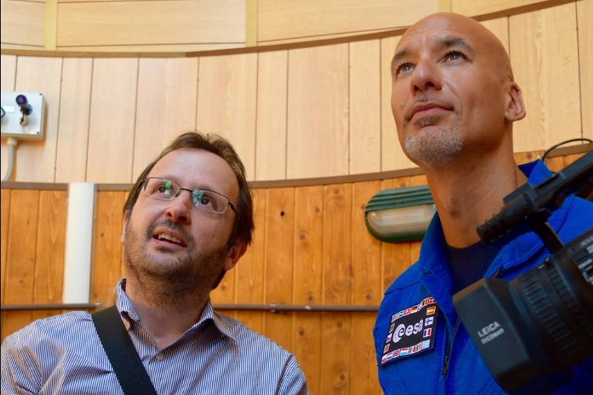 Da sinistra l'astrofisico Gianluca Masi con l'astronauta Luca Parmitano (Facebook)