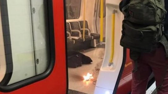 Oggetto in fiamme nella metro di Londra