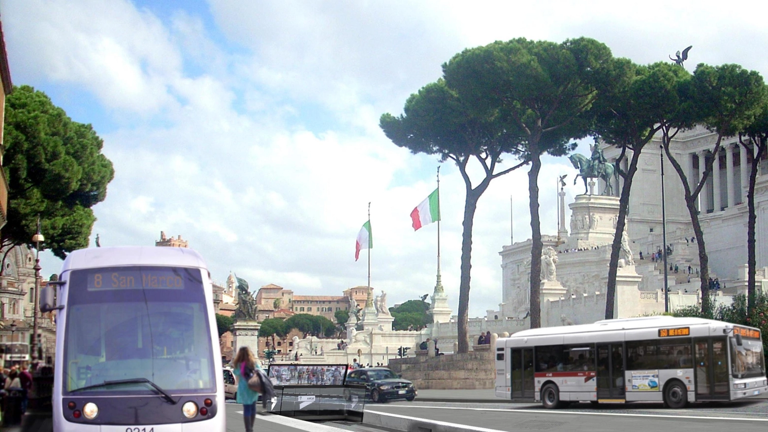 Tram in piazza Venezia a Roma
