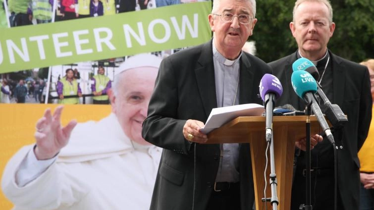 L’arcivescovo di Dublino, Diarmuid Martin attende il Papa