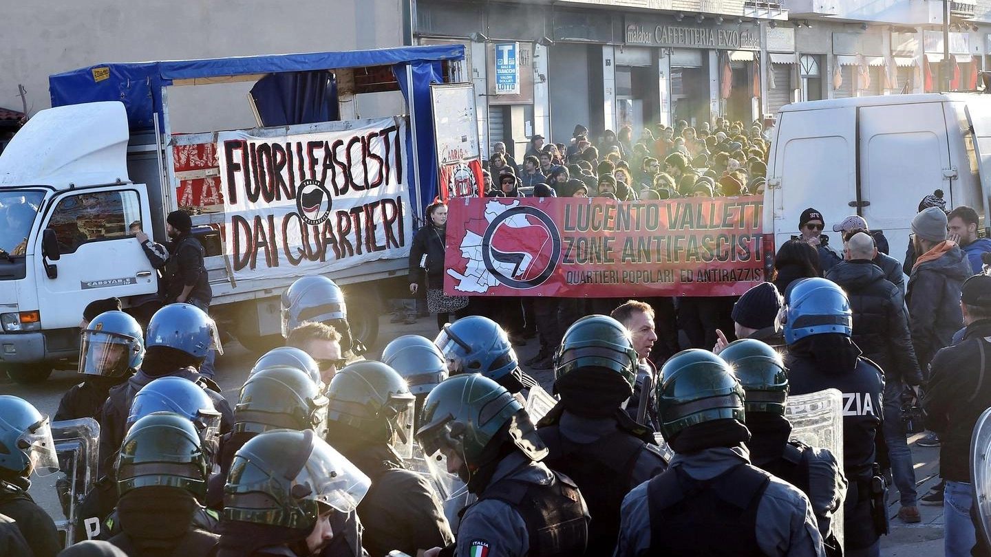 Corteo antifascista a Torino (Ansa)