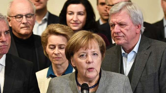 Germania: Afd, Merkel se ne vada