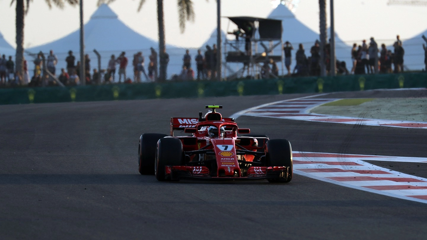 La Ferrari di Raikkonen in pista ad Abu Dhabi (LaPresse)