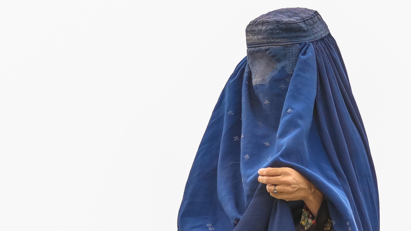 14enne rifiuta di portare il burqa, picchiata dal fratello (immagini di repertorio)