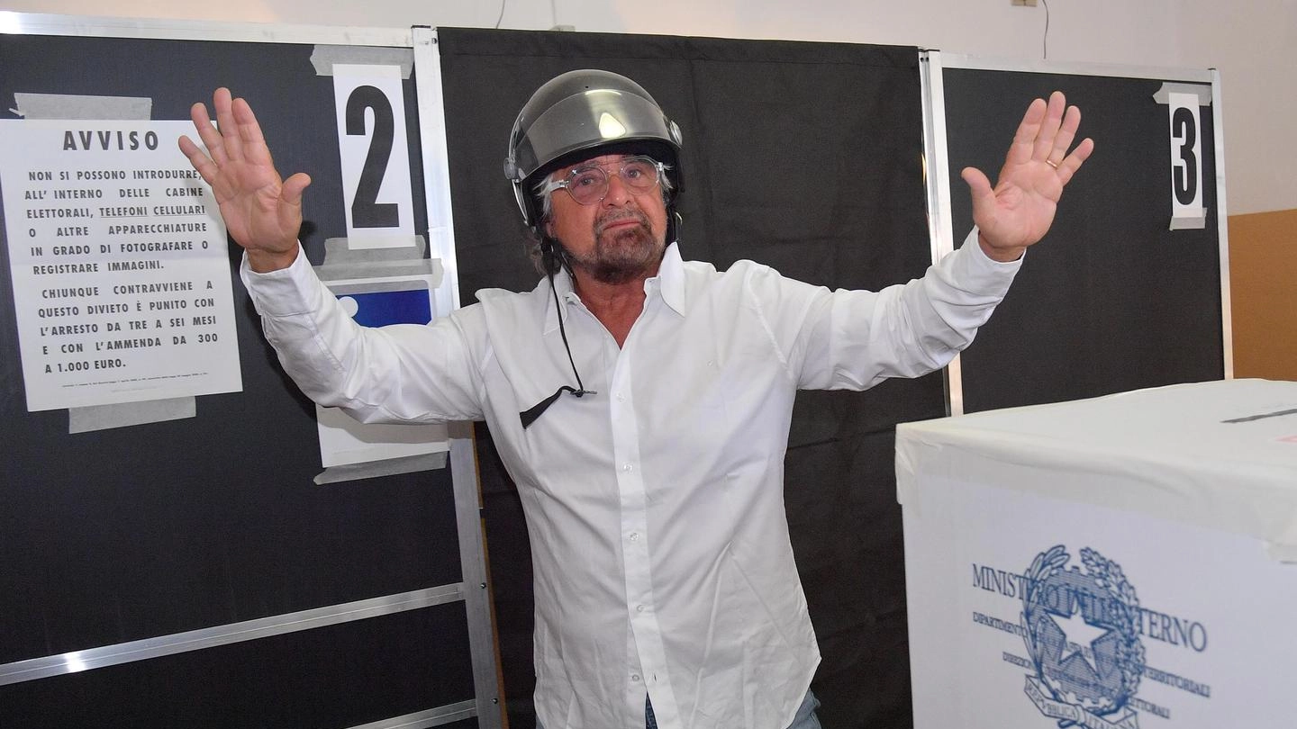 Beppe Grillo al voto (Ansa)