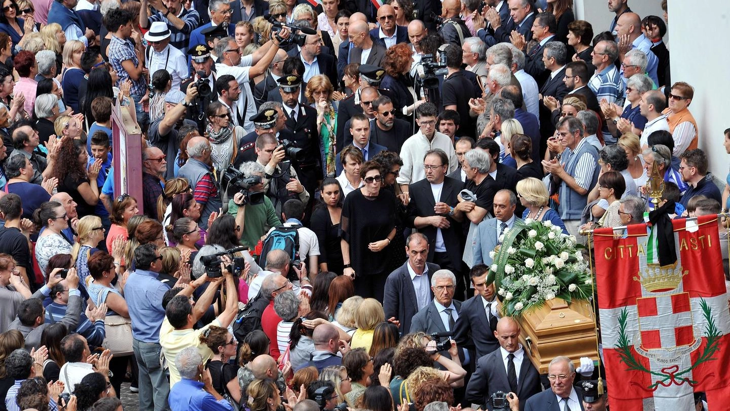 I funerali di Giorgio Faletti (Ansa)