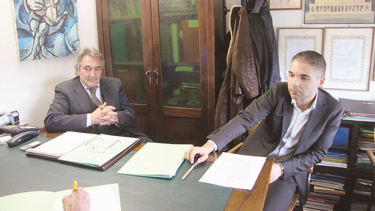 Il presidente di Confconsumatori Reggio Emilia, Secondo Malaguti (a sinistra),  e il commercialista 