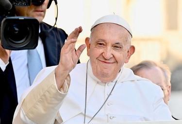 Gay e donne prete, il Papa replica ai tradizionalisti. E s’infiamma la vigilia del Sinodo