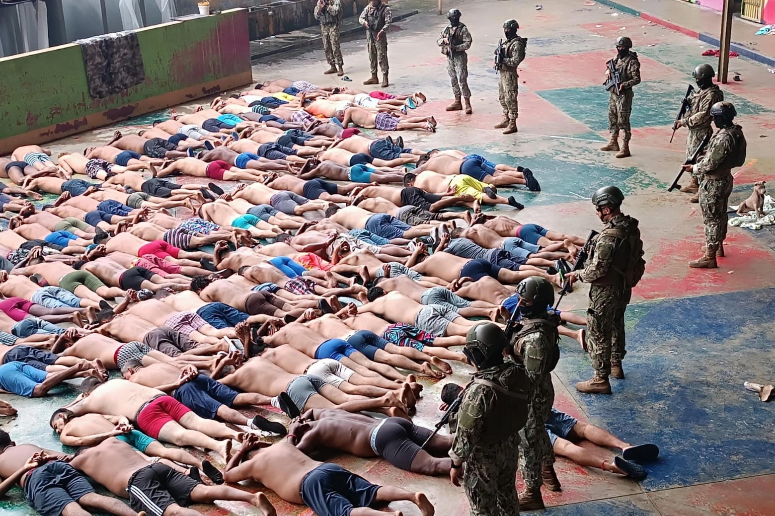 L'intervento dei militari nella prigione di Guayaquil