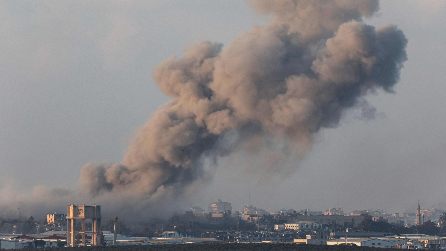 Bombardamenti nel nord di Gaza