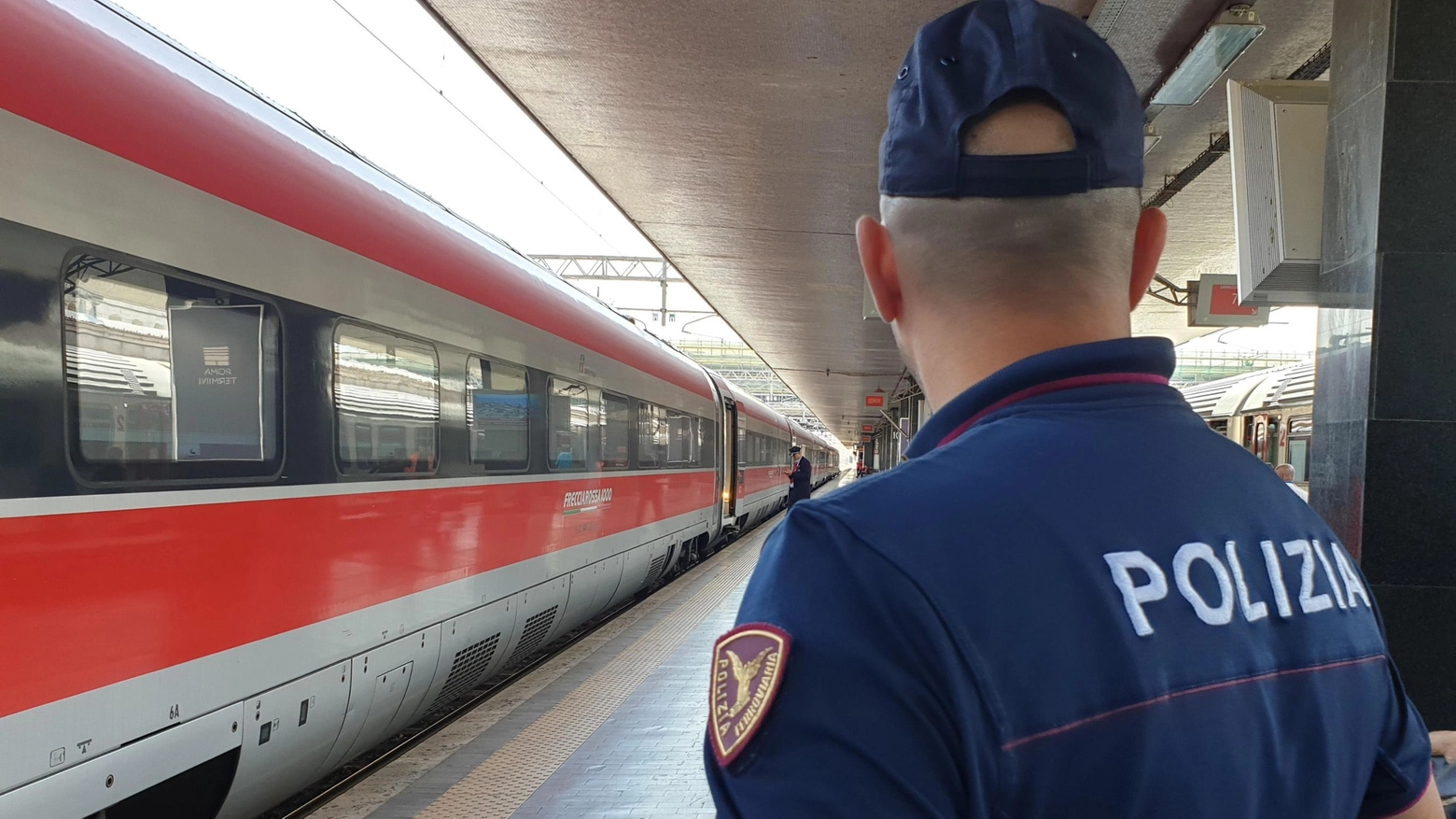 Roma, ricercato per violenza sessuale e rapina: arrestato in stazione