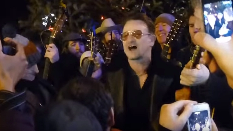 Bono vox, concerto a sorpresa a Dublino (Youtube)