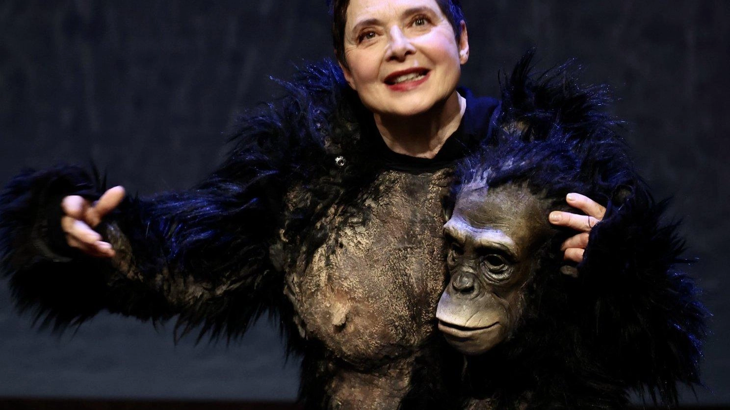 Isabella Rossellini, etologa a teatro: "Con gli animali un dialogo continuo"