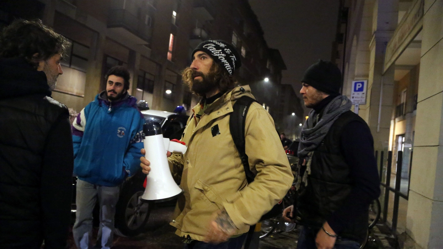Brumotti a Bologna col megafono, altra aggressione a Roma (Fotoschicchi)