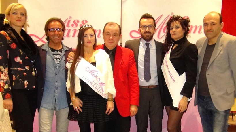 Da sinistra, Maja Gnjidic, Francesco Pantaleo, Tamara di Fidi, Paolo Teti, il sindaco Andrea Gentili, Gabriella Pignotti e Simone Iualè