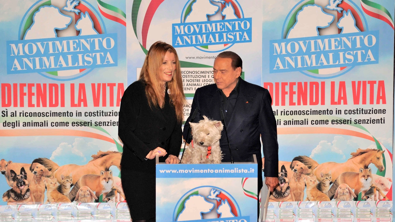 Berlusconi e Brambilla con un cagnolino