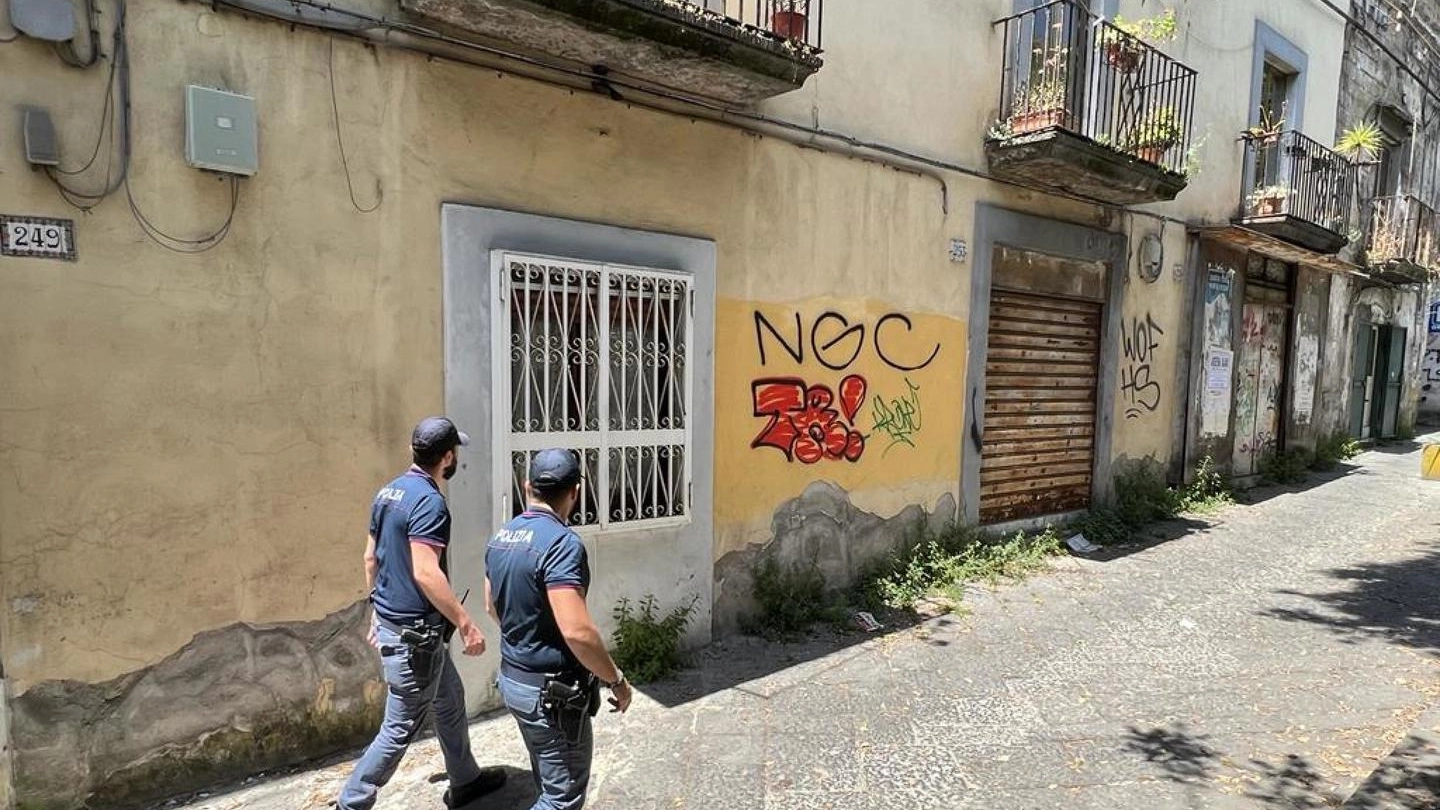 Napoli, il luogo in cui due sorelle sono state ustionate con l'acido (Ansa)