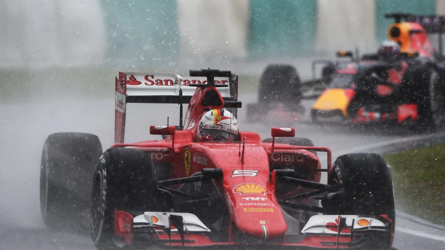 La Ferrari di Vettel seconda nelle qualifiche di Sepang sotto la pioggia (AFP)