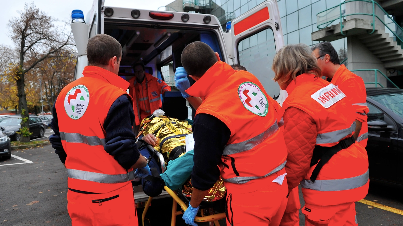 Ambulanza, incidente in viale Esperia Sperani in zona Ottavia a Roma