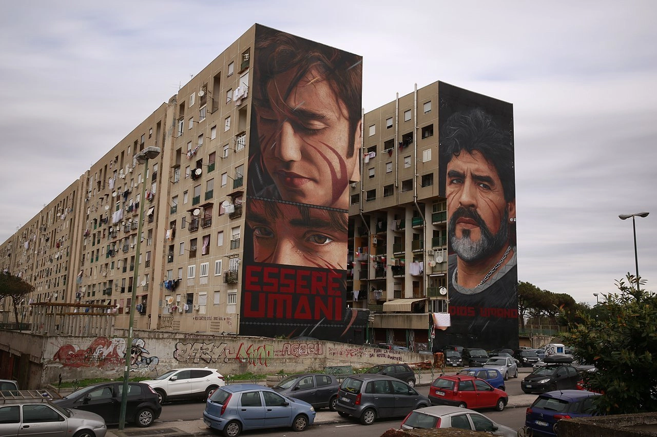 I palazzi con i murales di Jorit saranno abbattuti nel progetto di rigenerazione urbana del quartiere (foto X)