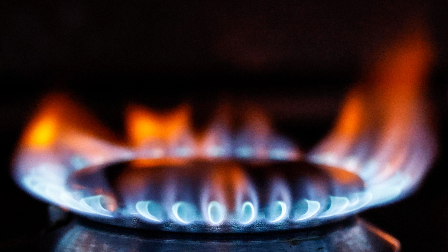 Crolla il prezzo del gas: per le famiglie risparmi tra gli 800 e i 1.200 euro