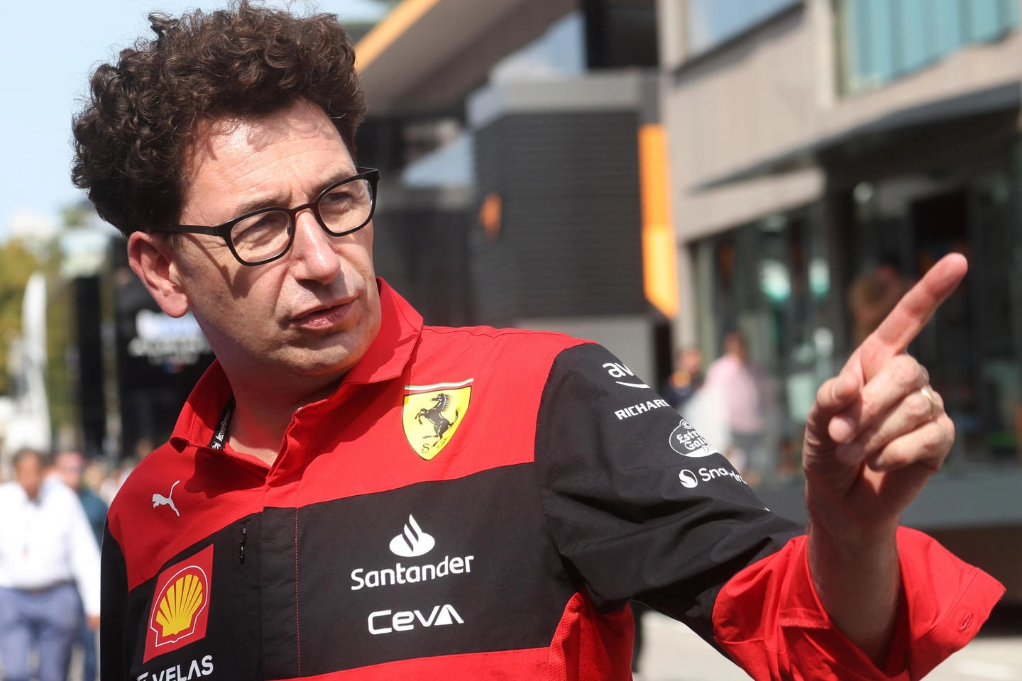 Mattia Binotto con la divisa della Ferrari